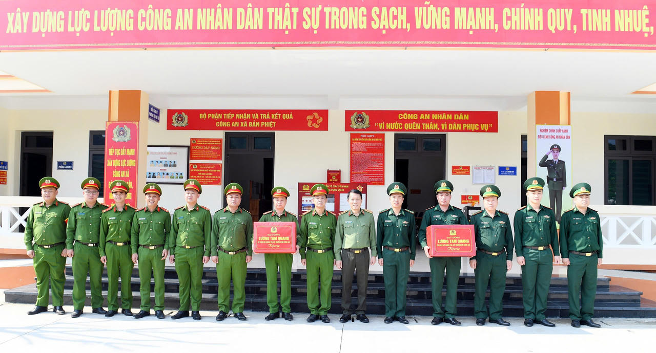 Bộ trưởng Bộ Công an Lương Tam Quang dự Ngày hội Đại đoàn kết toàn dân tộc tại Lào Cai