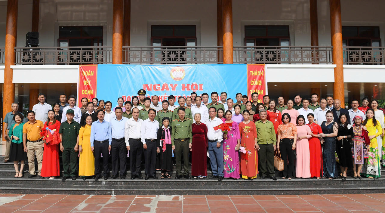 Bộ trưởng Bộ Công an Lương Tam Quang dự Ngày hội Đại đoàn kết toàn dân tộc tại Lào Cai