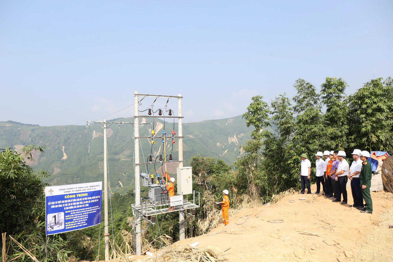 Hoàn thành cấp điện trước tiến độ cho khu tái định cư Kho Vàng, Nậm Tông 