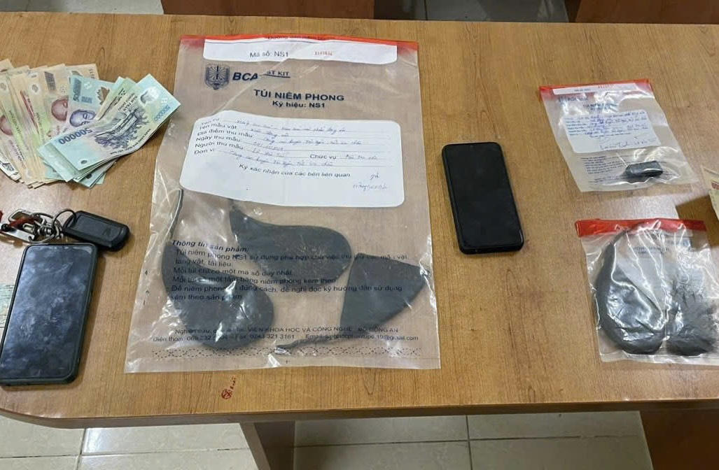 Khởi tố 2 đối tượng lừa bán số lượng lớn mật gấu giả