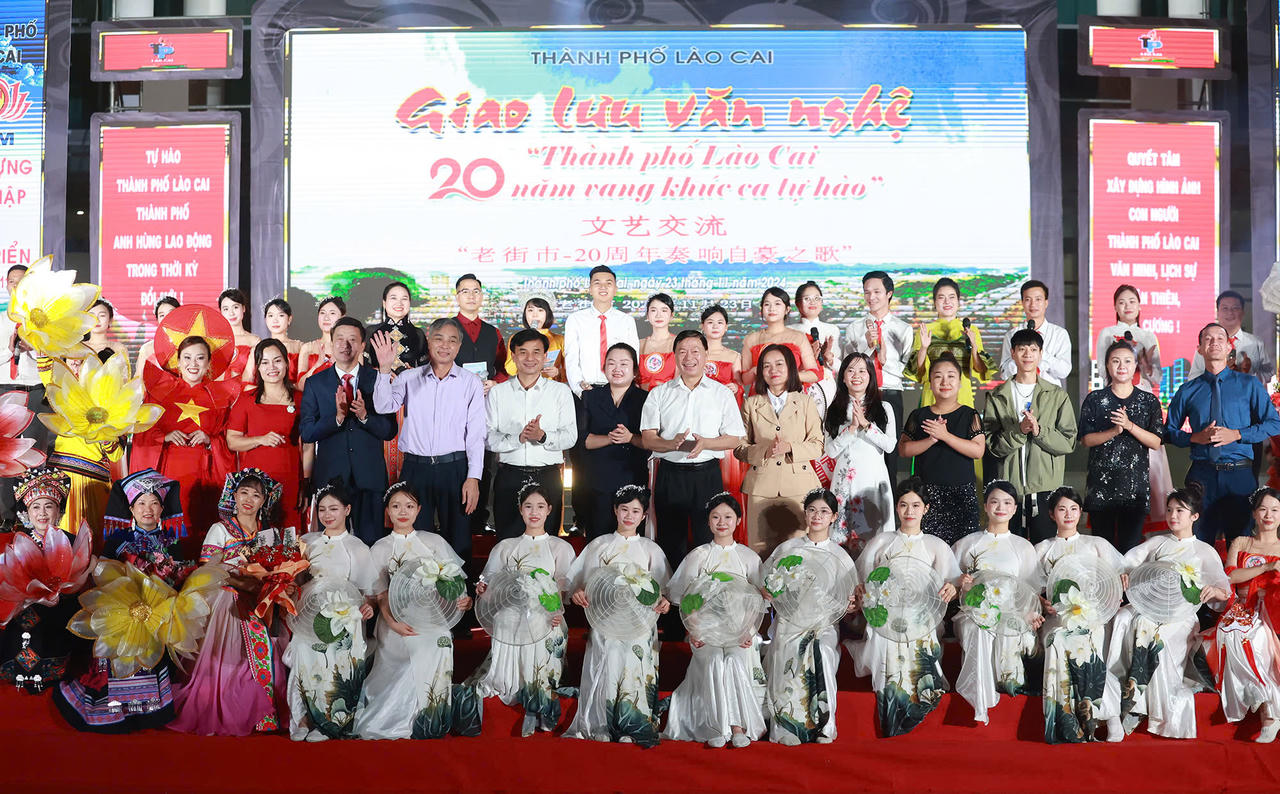 Giao lưu văn nghệ chào mừng dịp kỷ niệm 20 năm ngày thành lập TP Lào Cai
