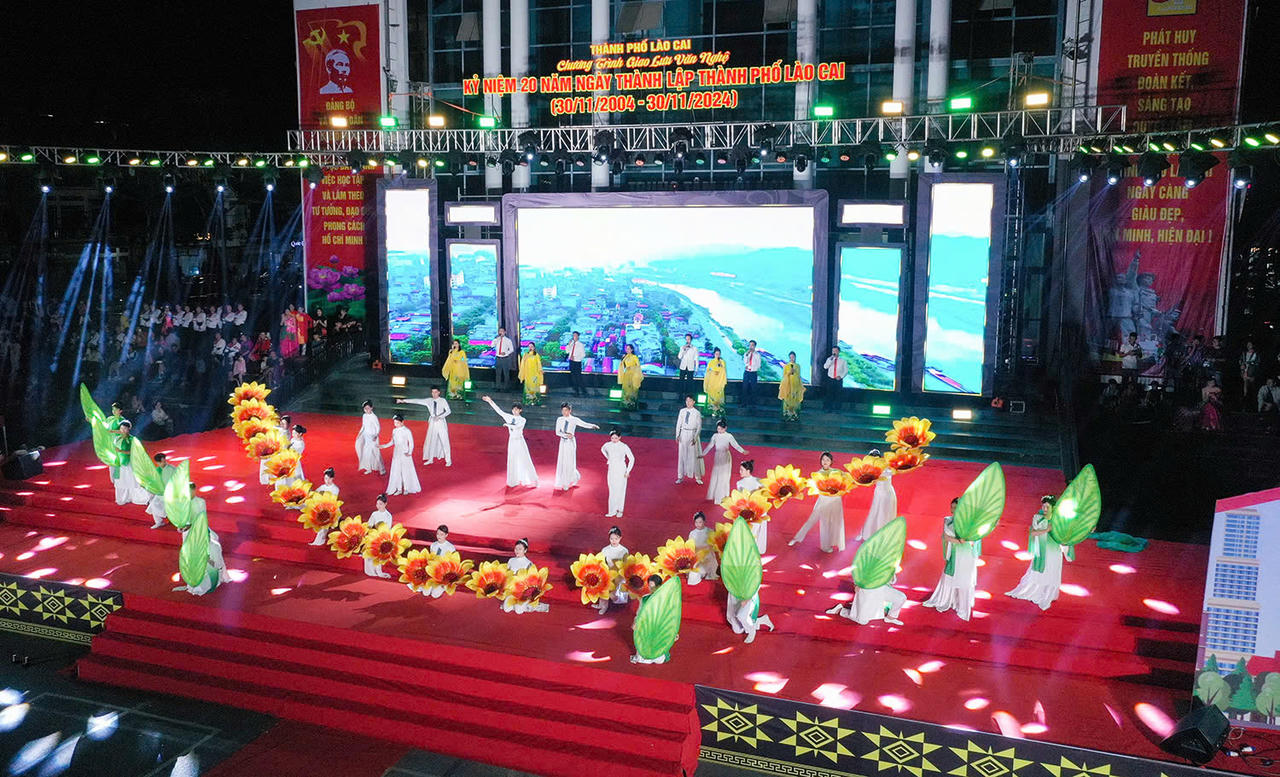 Giao lưu văn nghệ chào mừng dịp kỷ niệm 20 năm ngày thành lập TP Lào Cai