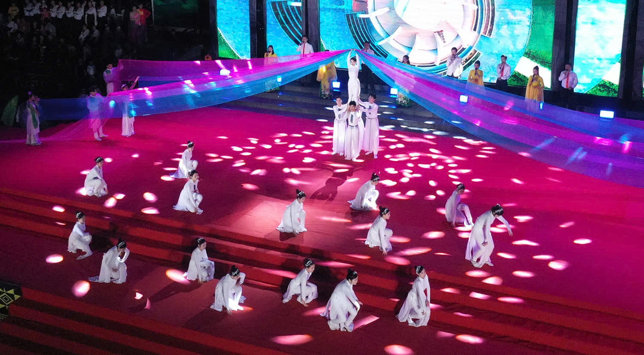 Giao lưu văn nghệ chào mừng dịp kỷ niệm 20 năm ngày thành lập TP Lào Cai