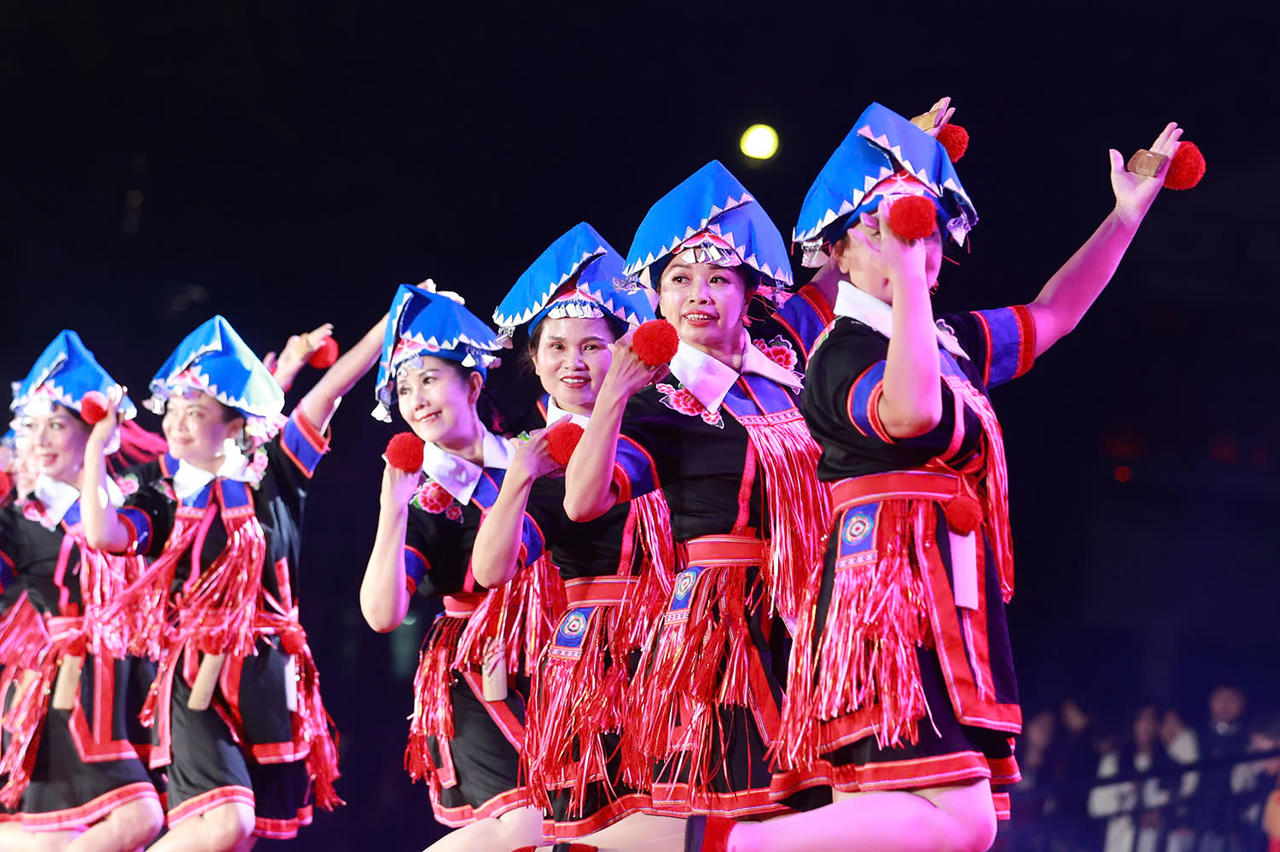 Giao lưu văn nghệ chào mừng dịp kỷ niệm 20 năm ngày thành lập TP Lào Cai