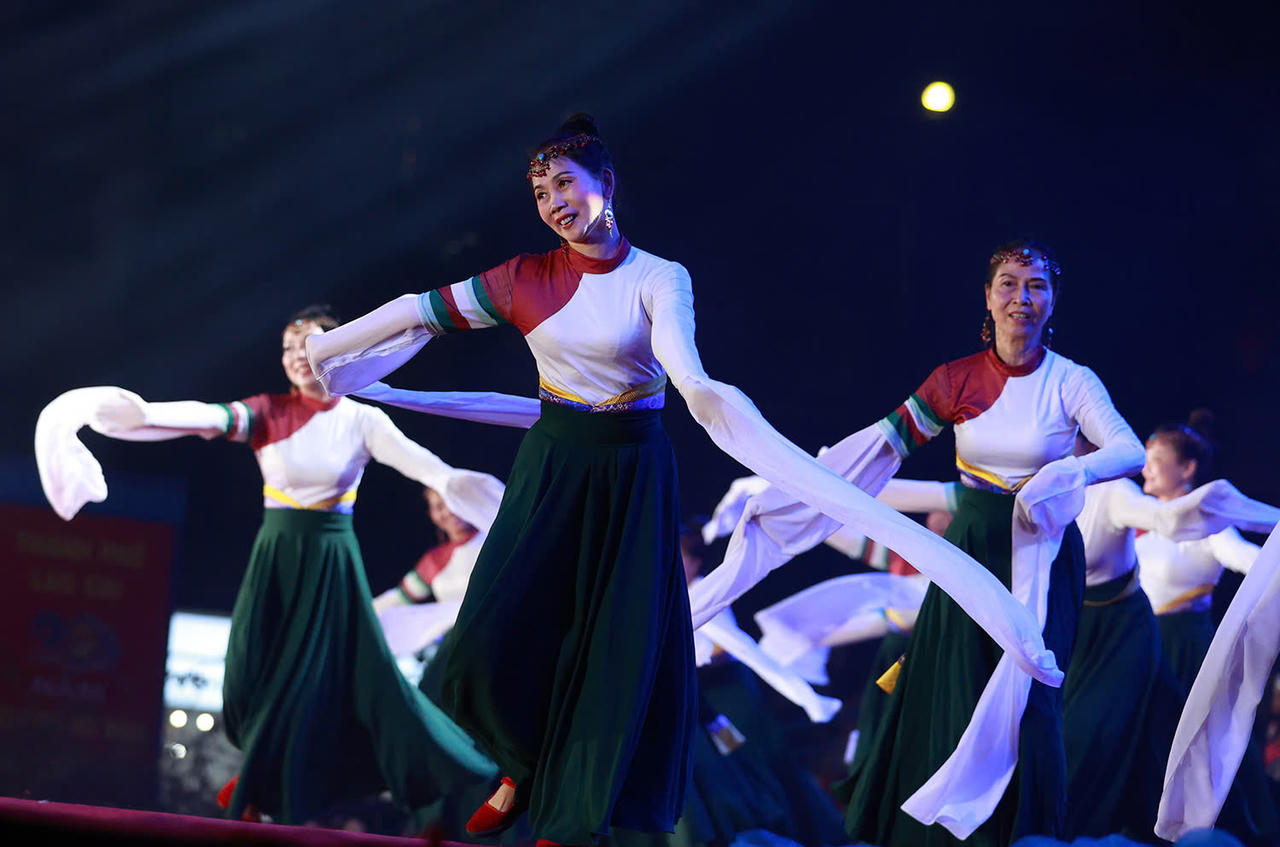 Giao lưu văn nghệ chào mừng dịp kỷ niệm 20 năm ngày thành lập TP Lào Cai