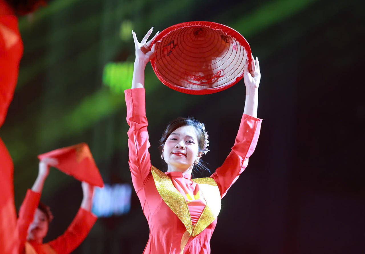 Giao lưu văn nghệ chào mừng dịp kỷ niệm 20 năm ngày thành lập TP Lào Cai