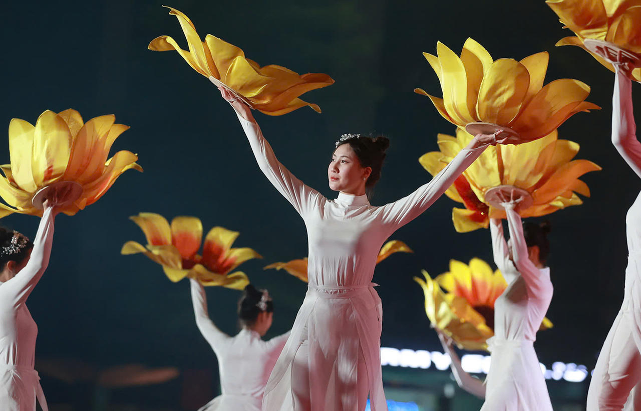 Giao lưu văn nghệ chào mừng dịp kỷ niệm 20 năm ngày thành lập TP Lào Cai