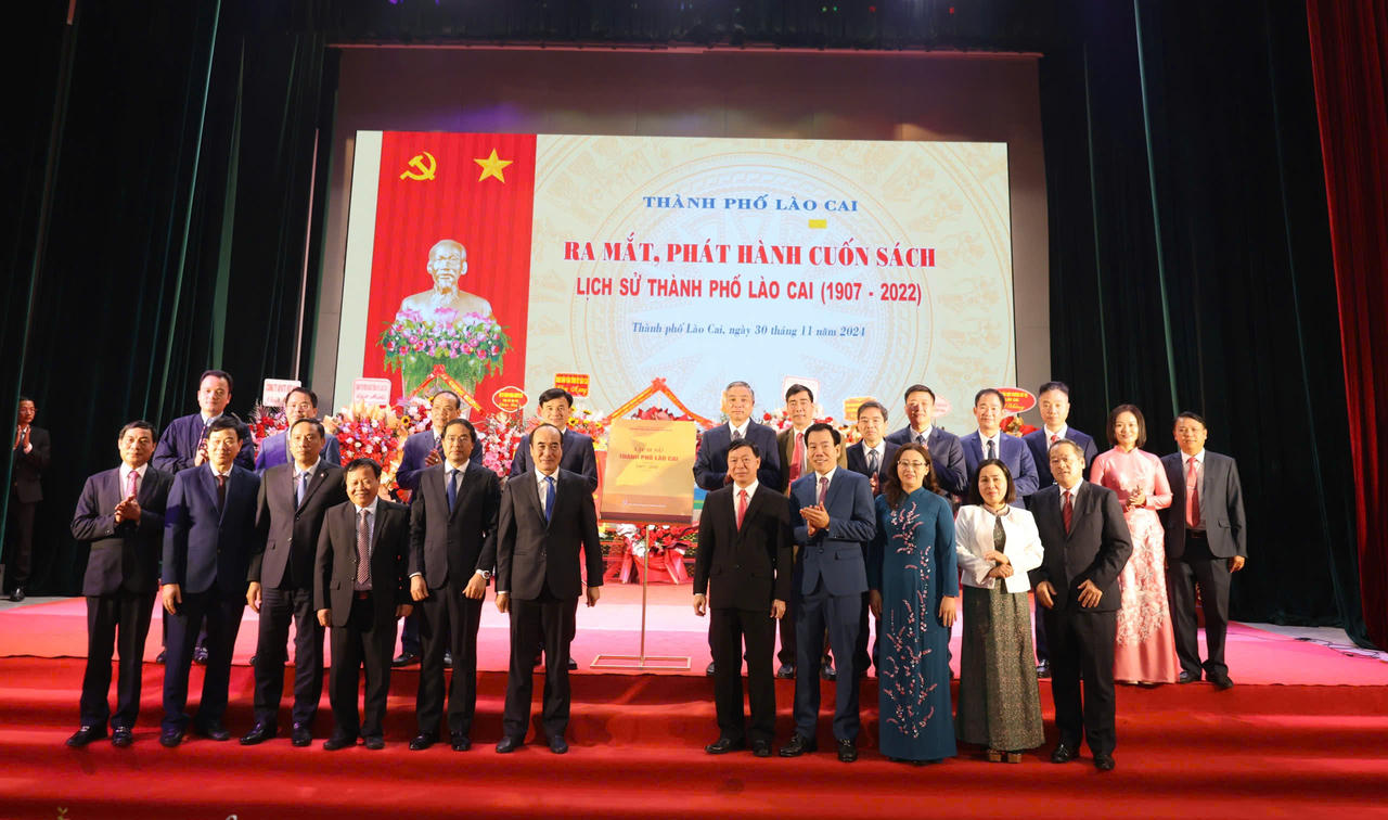 Ra mắt cuốn sách lịch sử thành phố Lào Cai (1907- 2022) 