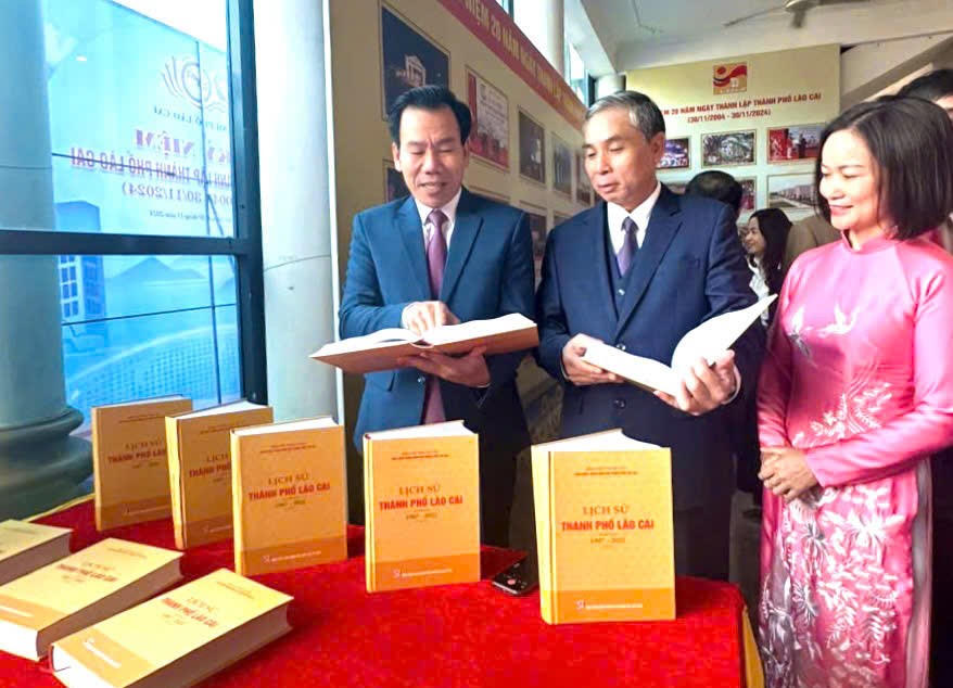 Ra mắt cuốn sách lịch sử thành phố Lào Cai (1907- 2022) 