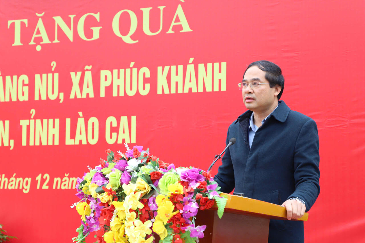 Quân ủy Trung ương, Bộ Quốc phòng bàn giao, tặng quà nhân dân thôn Làng Nủ