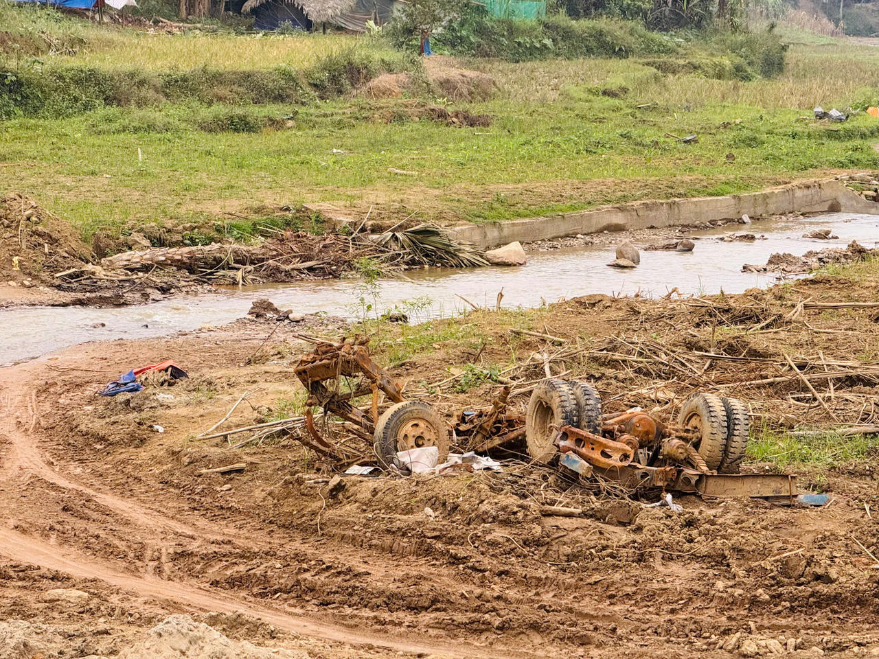 Xây dựng khu tưởng niệm ở Làng Nủ