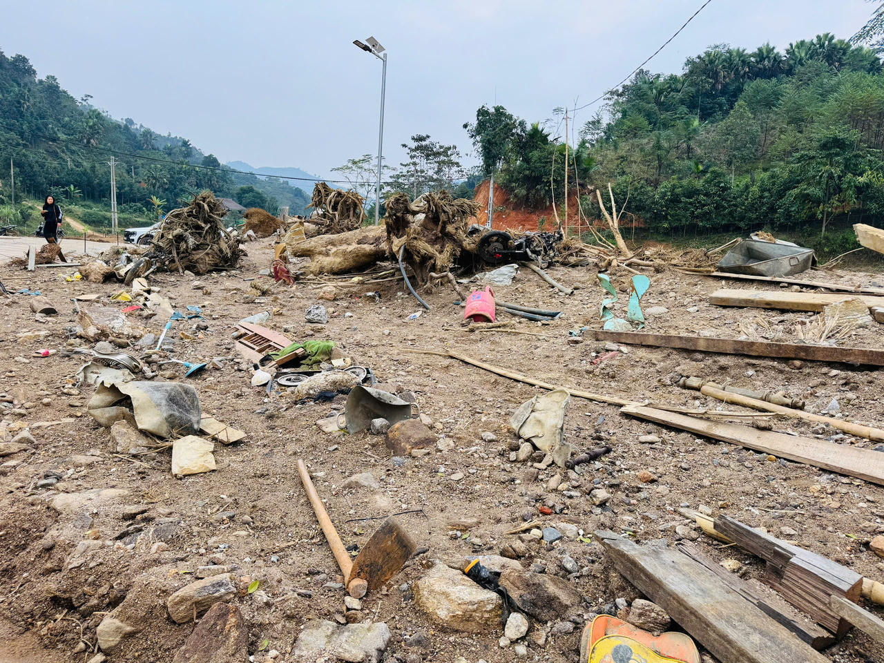 Xây dựng khu tưởng niệm ở Làng Nủ