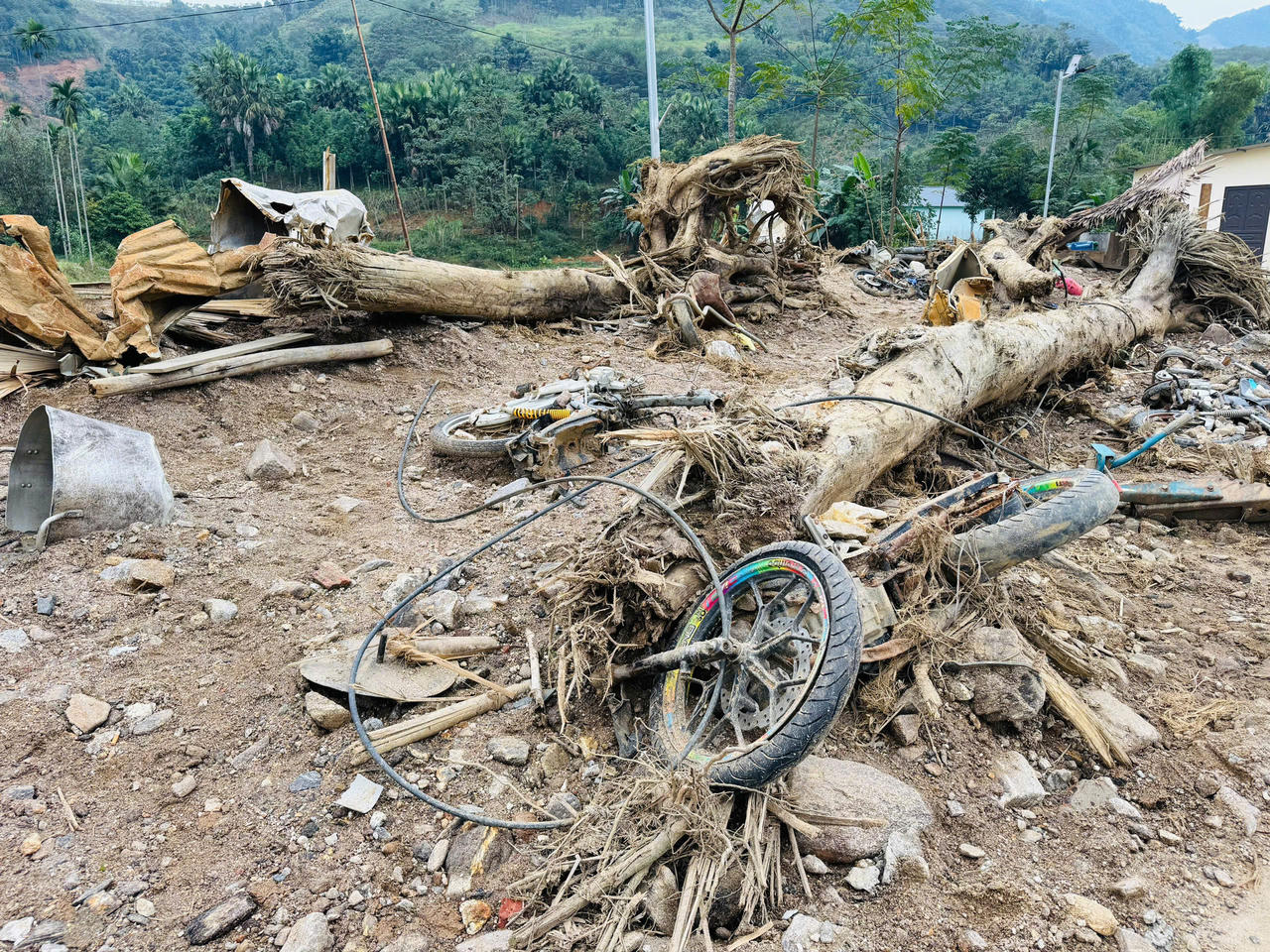 Xây dựng khu tưởng niệm ở Làng Nủ