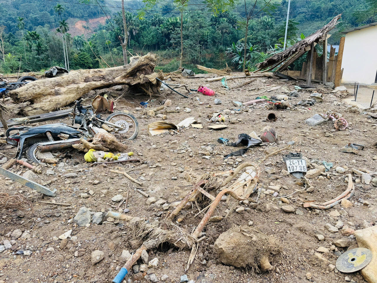 Xây dựng khu tưởng niệm ở Làng Nủ