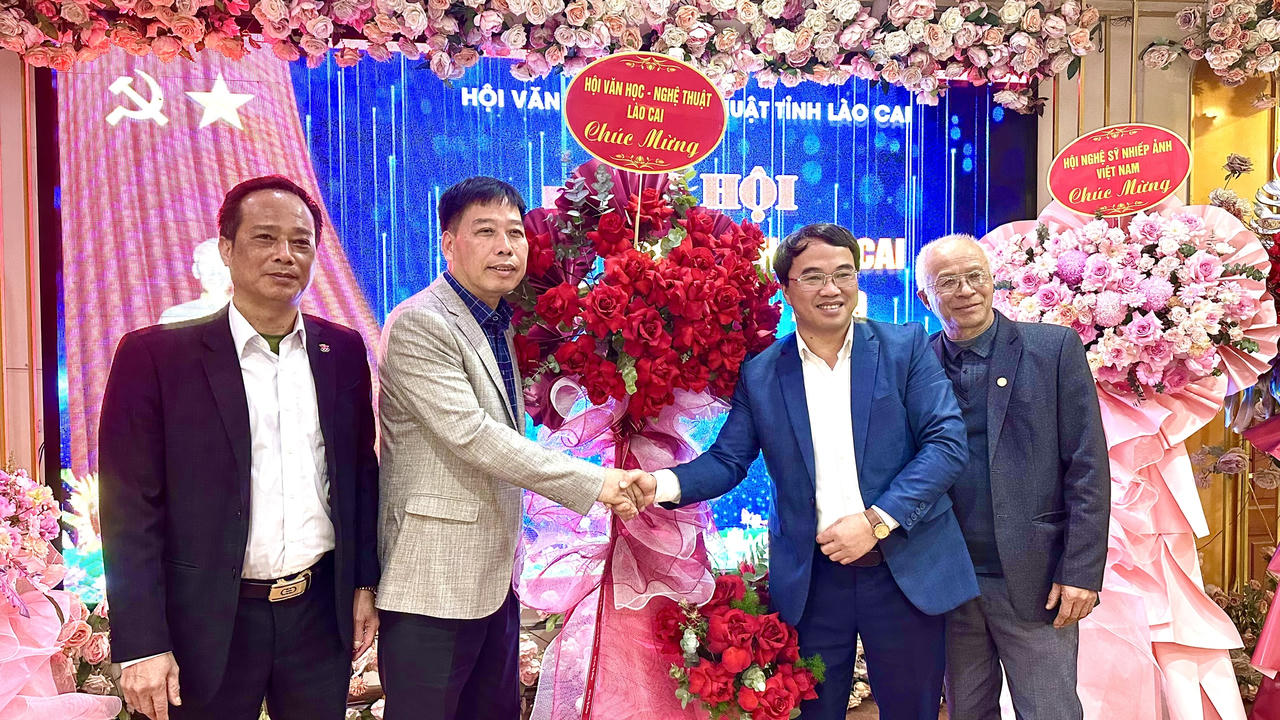 Nghệ sỹ nhiếp ảnh Phạm Gia Chiến tái đắc cử Chi hội trưởng Chi hội Nhiếp ảnh Lào Cai 