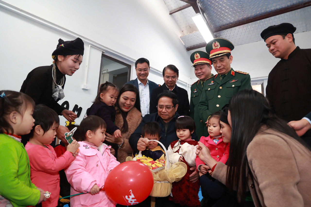 Thủ tướng Chính phủ Phạm Minh Chính dự Lễ khánh thành Dự án tái thiết khu dân cư Làng Nủ