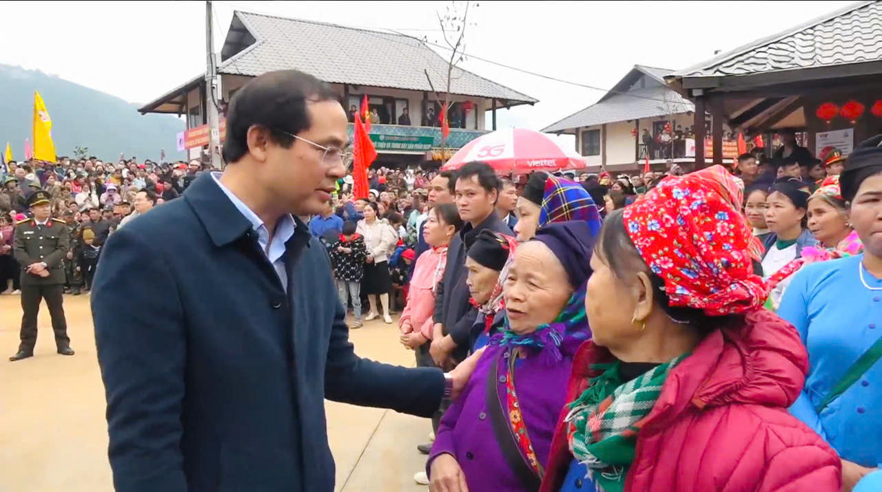 Thủ tướng Chính phủ Phạm Minh Chính dự Lễ khánh thành Dự án tái thiết khu dân cư Làng Nủ