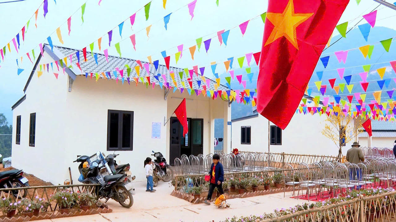 Thủ tướng Chính phủ Phạm Minh Chính dự Lễ khánh thành Dự án tái thiết khu dân cư Làng Nủ