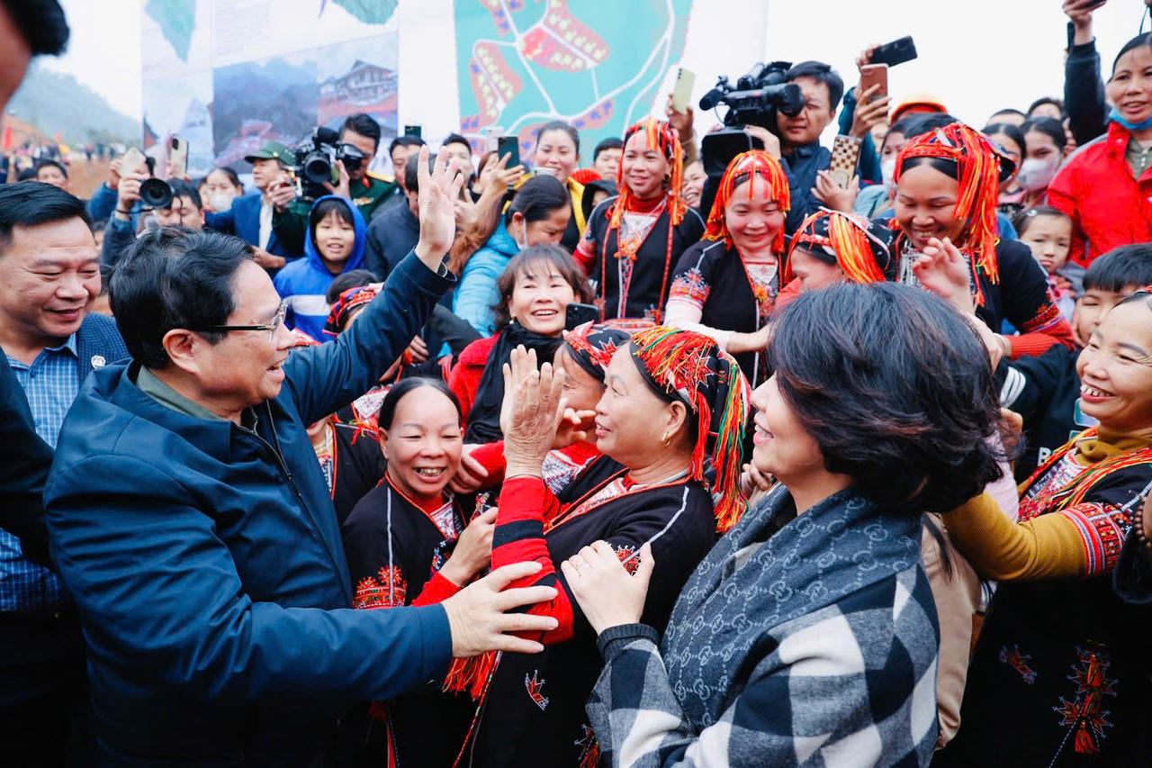 Thủ tướng Chính phủ Phạm Minh Chính dự Lễ khánh thành Dự án tái thiết khu dân cư Làng Nủ