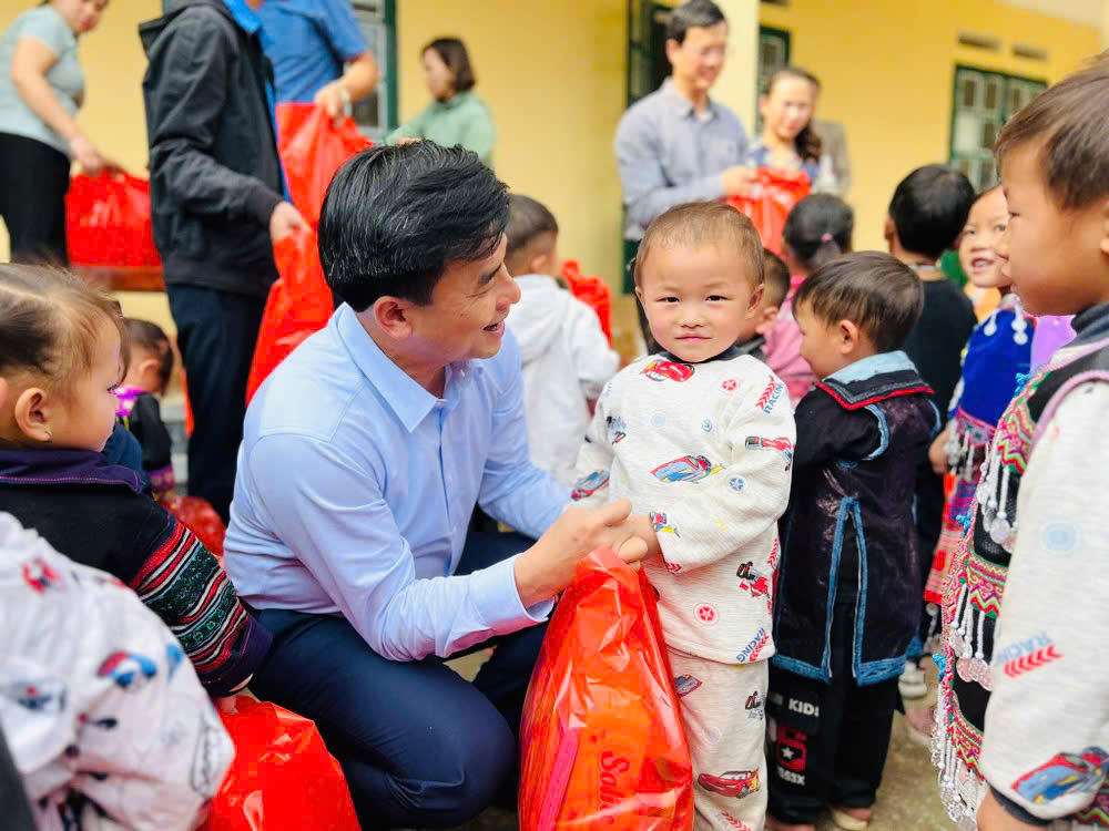Lào Cai: Chung tay để người nghèo có cái Tết ấm no