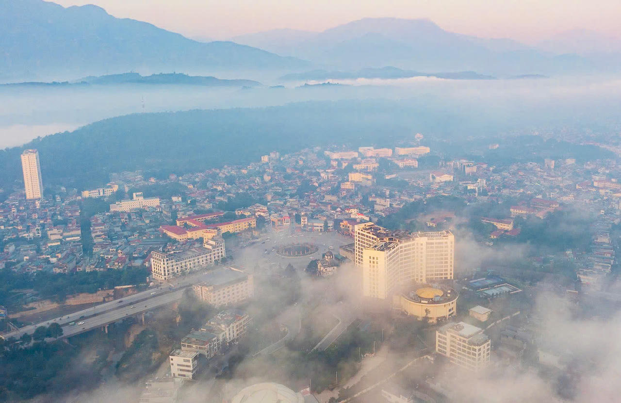 Thành phố Lào Cai - Ngày mây ngang qua phố