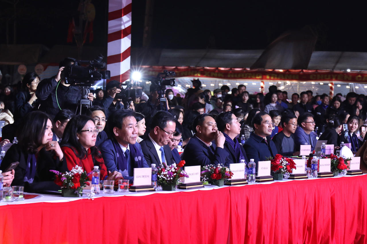 Mãn nhãn màn trình diễn nghệ thuật Chào Xuân qua biên giới Việt Nam - Trung Quốc năm 2025