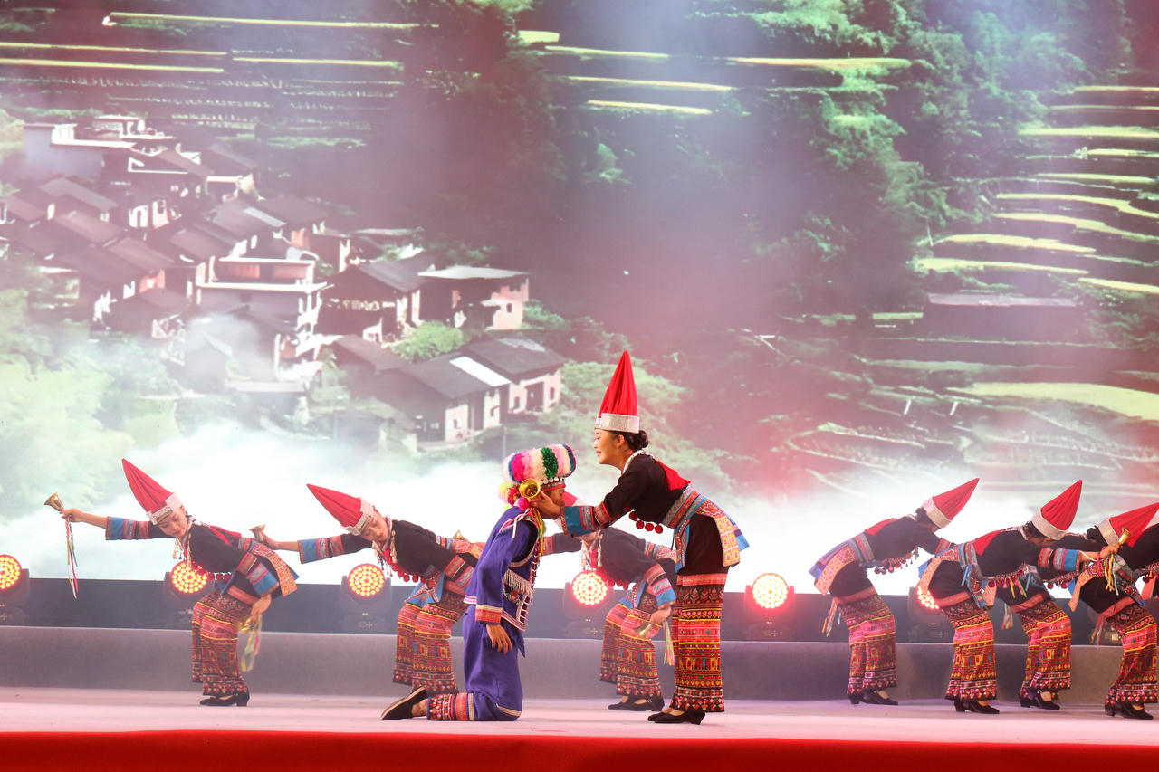 Mãn nhãn màn trình diễn nghệ thuật Chào Xuân qua biên giới Việt Nam - Trung Quốc năm 2025