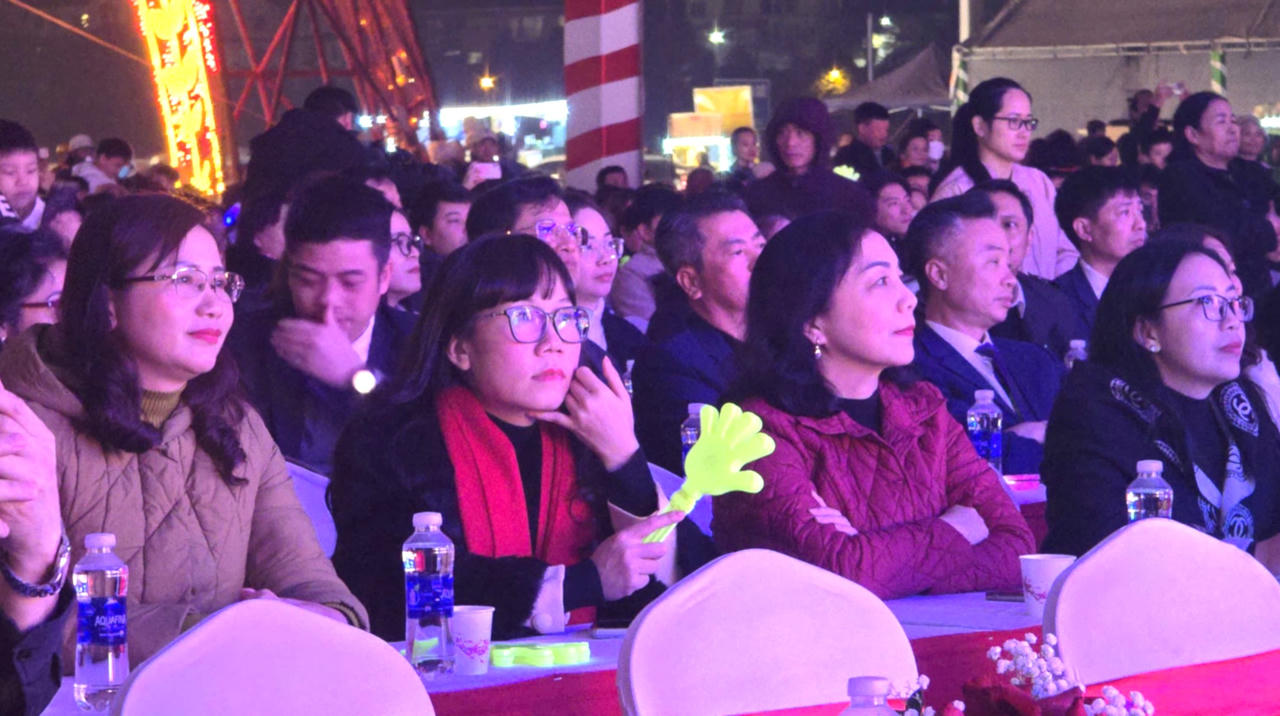 Mãn nhãn màn trình diễn nghệ thuật Chào Xuân qua biên giới Việt Nam - Trung Quốc năm 2025