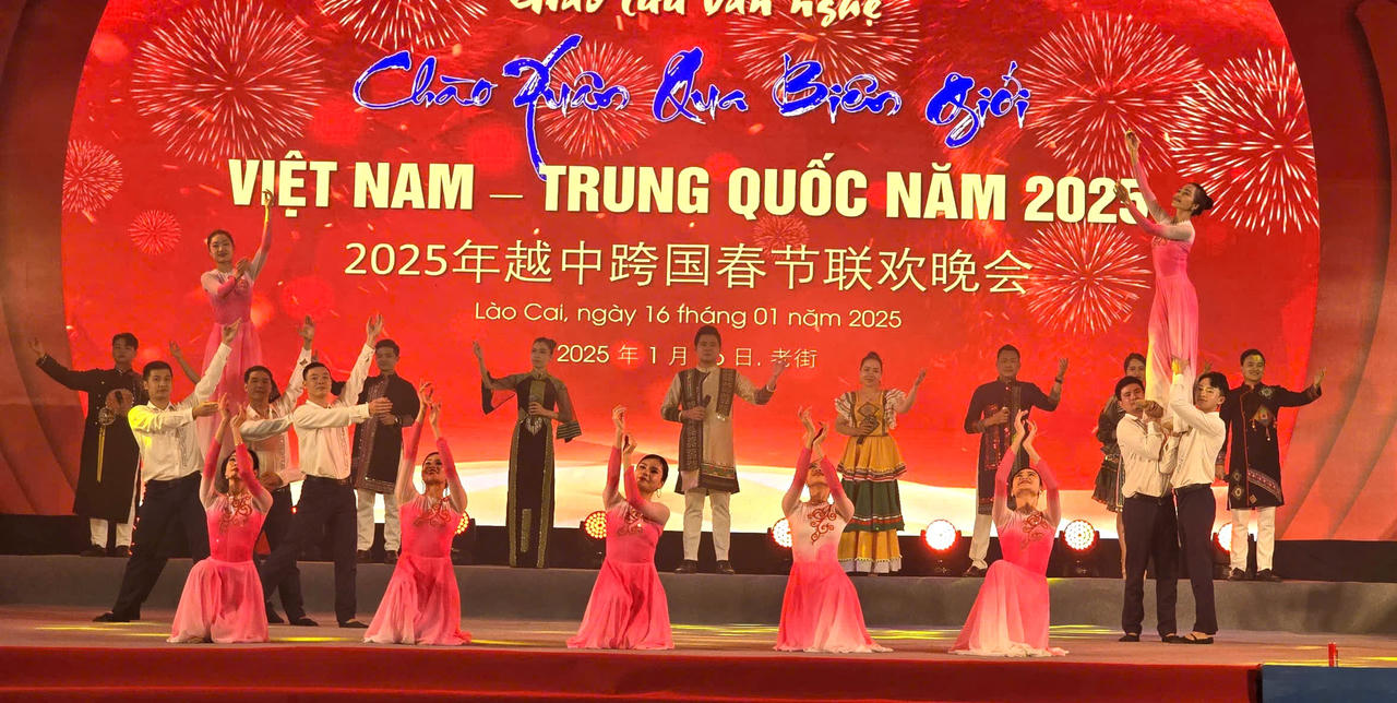 Mãn nhãn màn trình diễn nghệ thuật Chào Xuân qua biên giới Việt Nam - Trung Quốc năm 2025