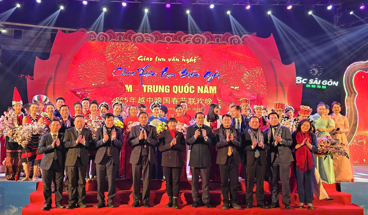Mãn nhãn màn trình diễn nghệ thuật Chào Xuân qua biên giới Việt Nam - Trung Quốc năm 2025