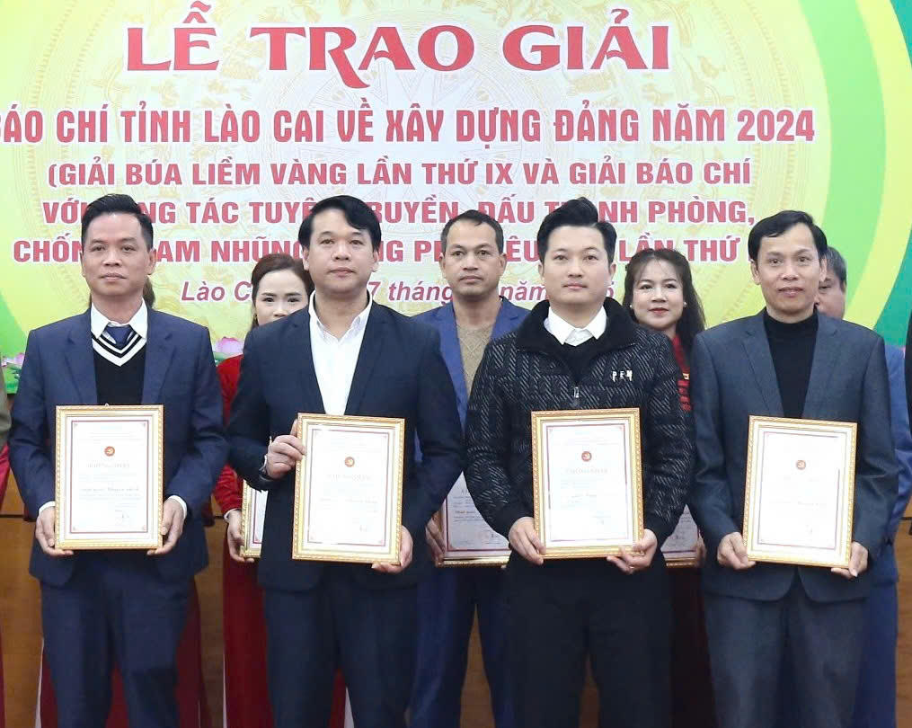 Phóng viên Báo Pháp luật Việt Nam đạt giải khuyến khích Giải Búa liềm vàng tỉnh Lào Cai