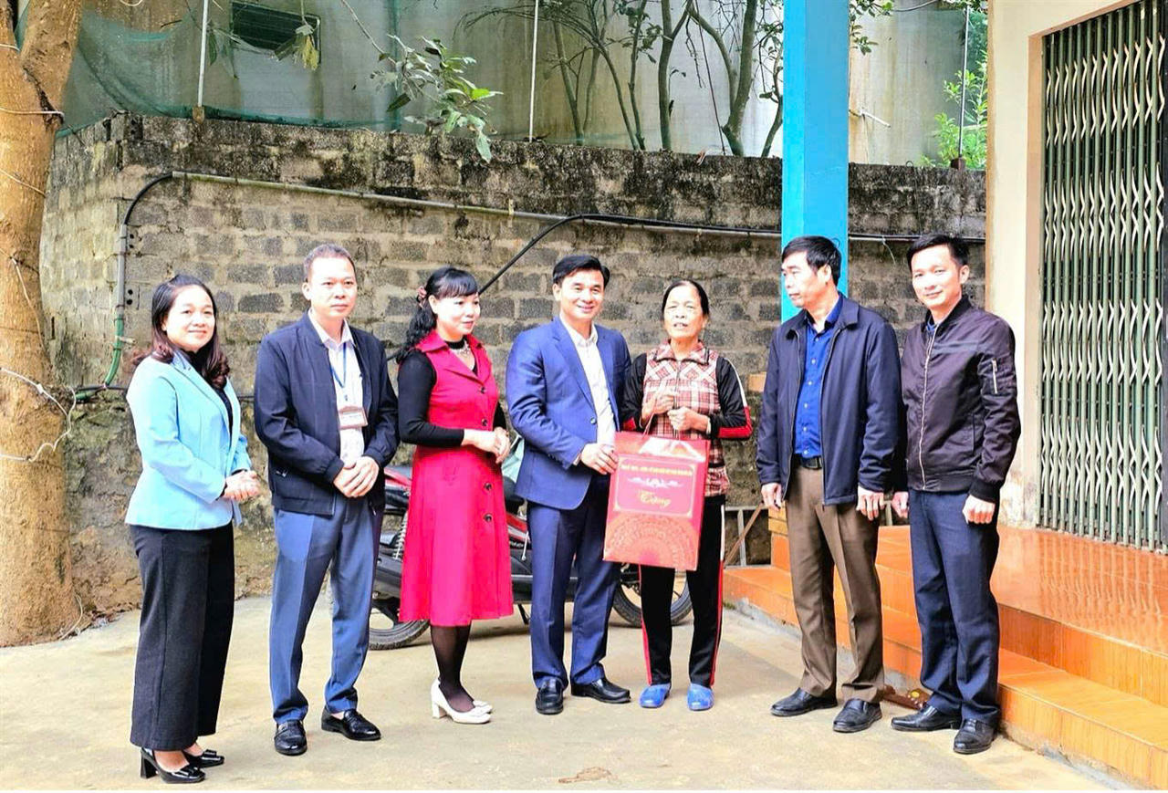 Lào Cai: Quyết tâm 'không để ai bị bỏ lại phía sau', chăm lo Tết ấm cho người nghèo