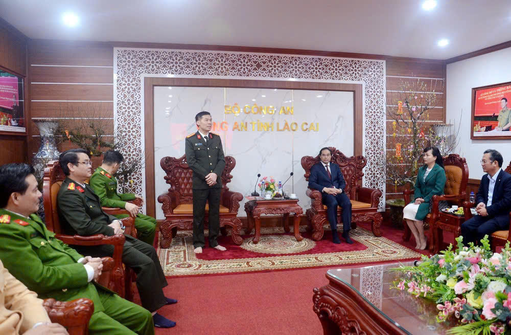 Chủ tịch UBND tỉnh Lào Cai thăm, chúc tết Công an tỉnh
