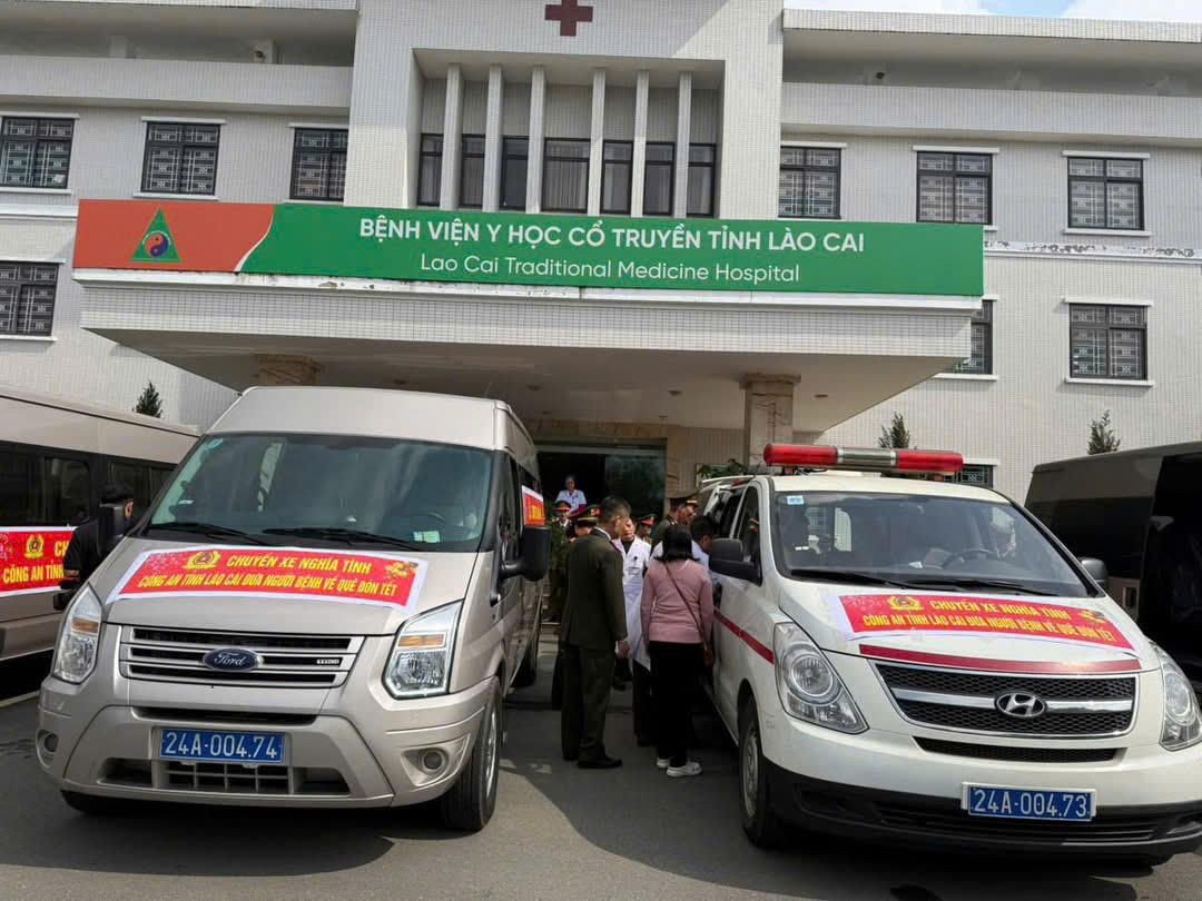 'Chuyến xe 0 đồng' đưa bệnh nhân về quê đón Tết ở Lào Cai 