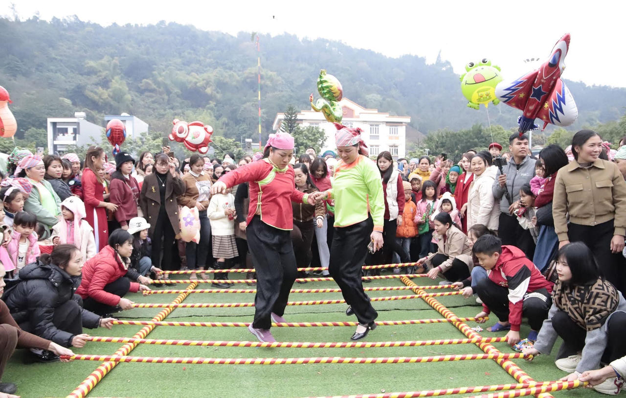 Sôi nổi không khí lễ hội đầu năm tại tỉnh Lào Cai