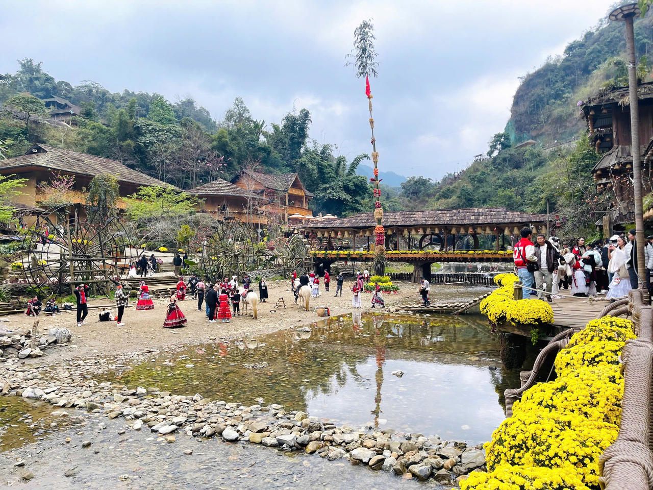 Bản Cát Cát - Điểm du xuân lý tưởng cho du khách yêu thích khám phá bản sắc Dân tộc