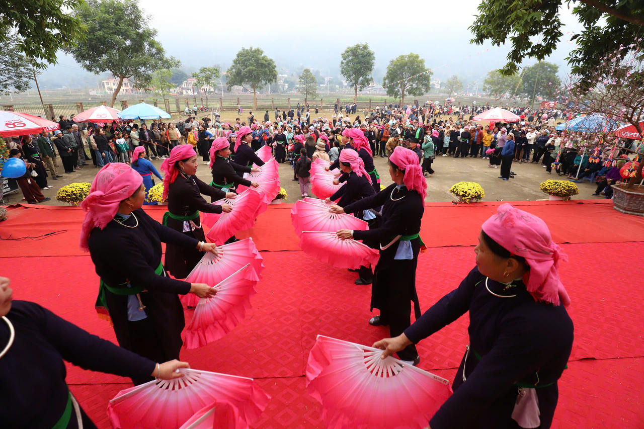 Sôi nổi không khí lễ hội đầu năm tại tỉnh Lào Cai