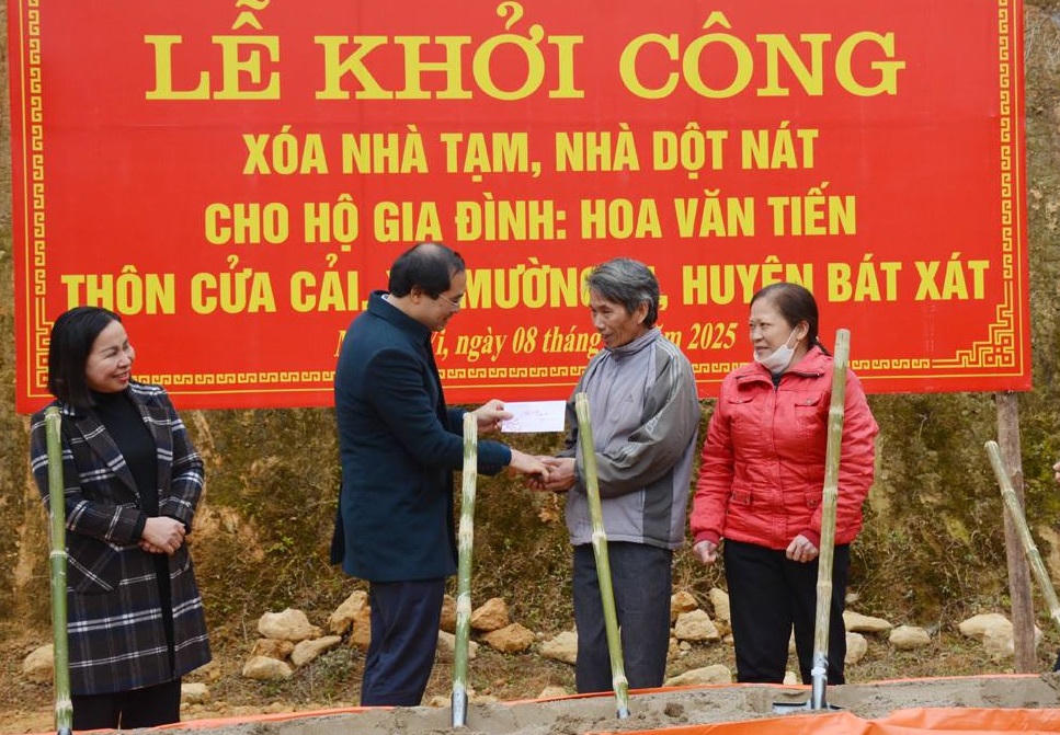 Bí thư Tỉnh ủy Lào Cai Trịnh Xuân Trường dự Lễ ra quân xoá nhà tạm, nhà dột nát tại huyện Bát Xát