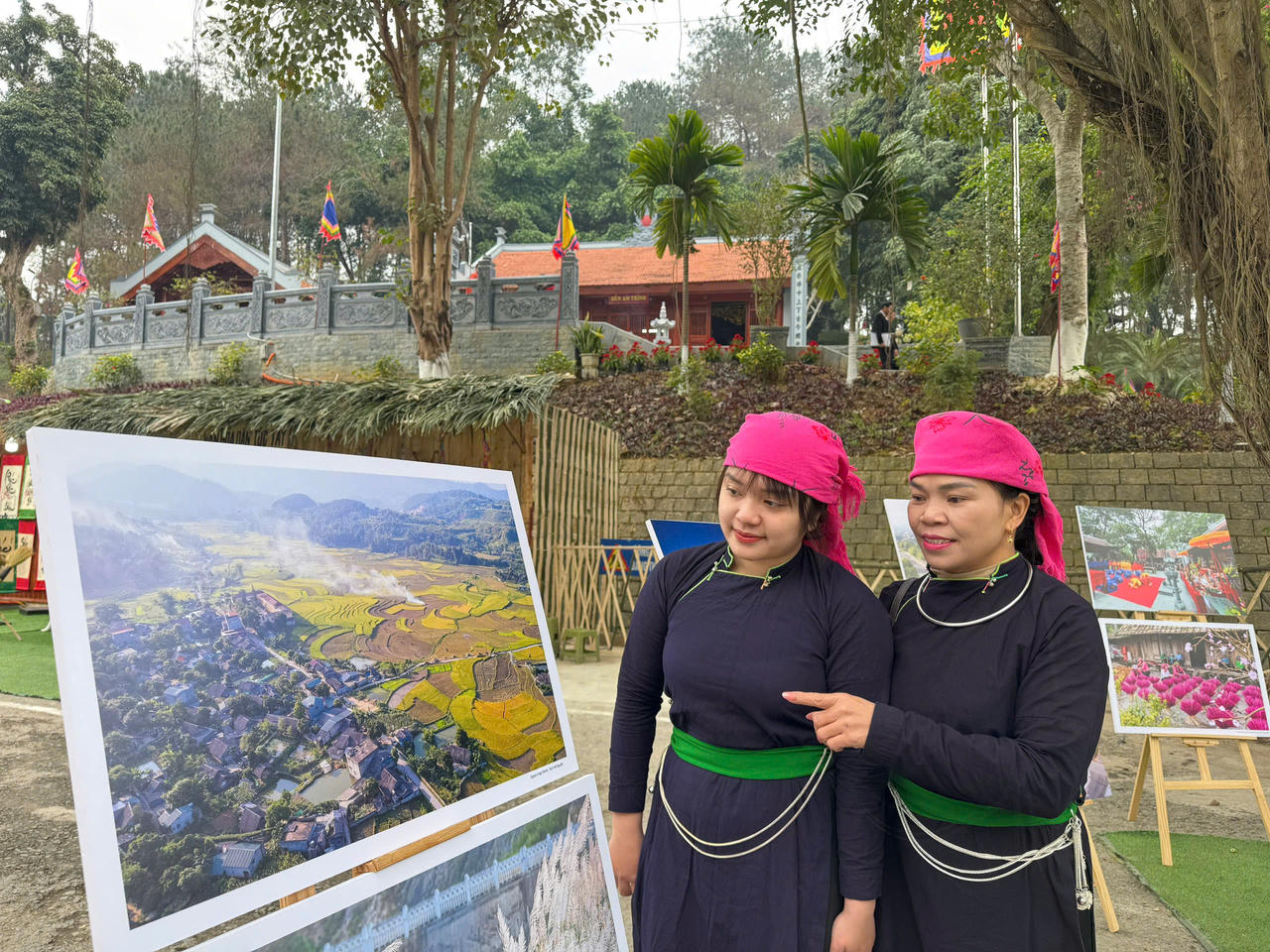 Không gian văn hóa Việt tại Lễ hội Đền Thượng Lào Cai thu hút đông đảo du khách