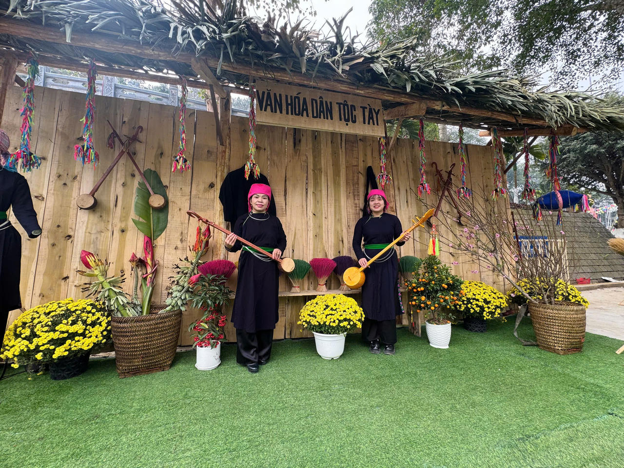 Không gian văn hóa Việt tại Lễ hội Đền Thượng Lào Cai thu hút đông đảo du khách