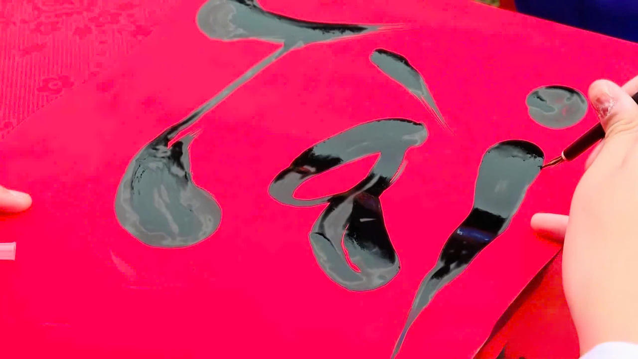 Hàng trăm học sinh Lào Cai hào hứng tham gia Khai bút đầu xuân Ất Tỵ 2025