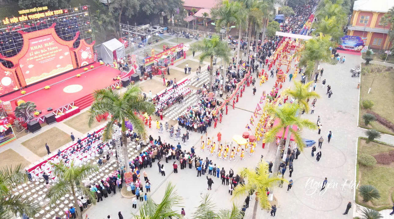 Linh thiêng lễ hội Đền Thượng 