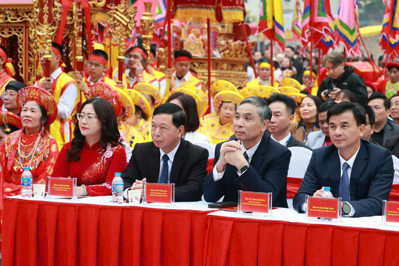 Linh thiêng lễ hội Đền Thượng 