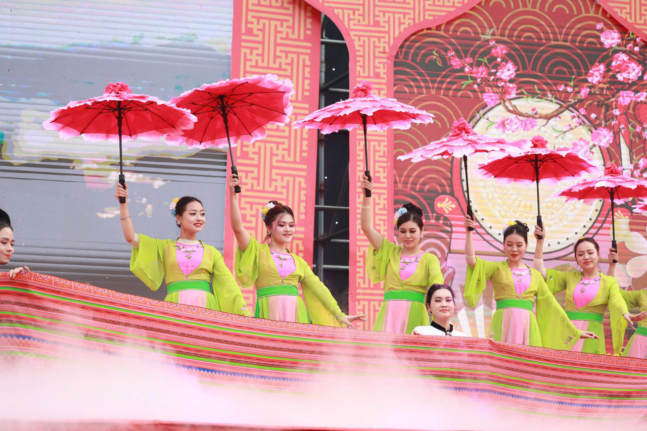 Linh thiêng lễ hội Đền Thượng 