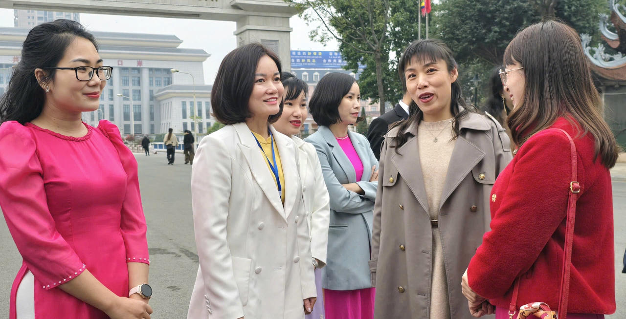 Đoàn công tác huyện Hà Khẩu (Trung Quốc) dự Lễ hội đền Thượng năm 2025