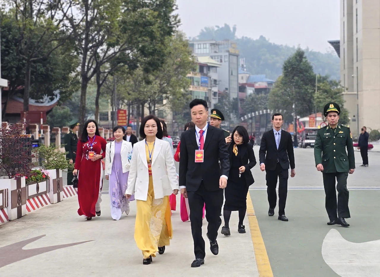 Đoàn công tác huyện Hà Khẩu (Trung Quốc) dự Lễ hội đền Thượng năm 2025