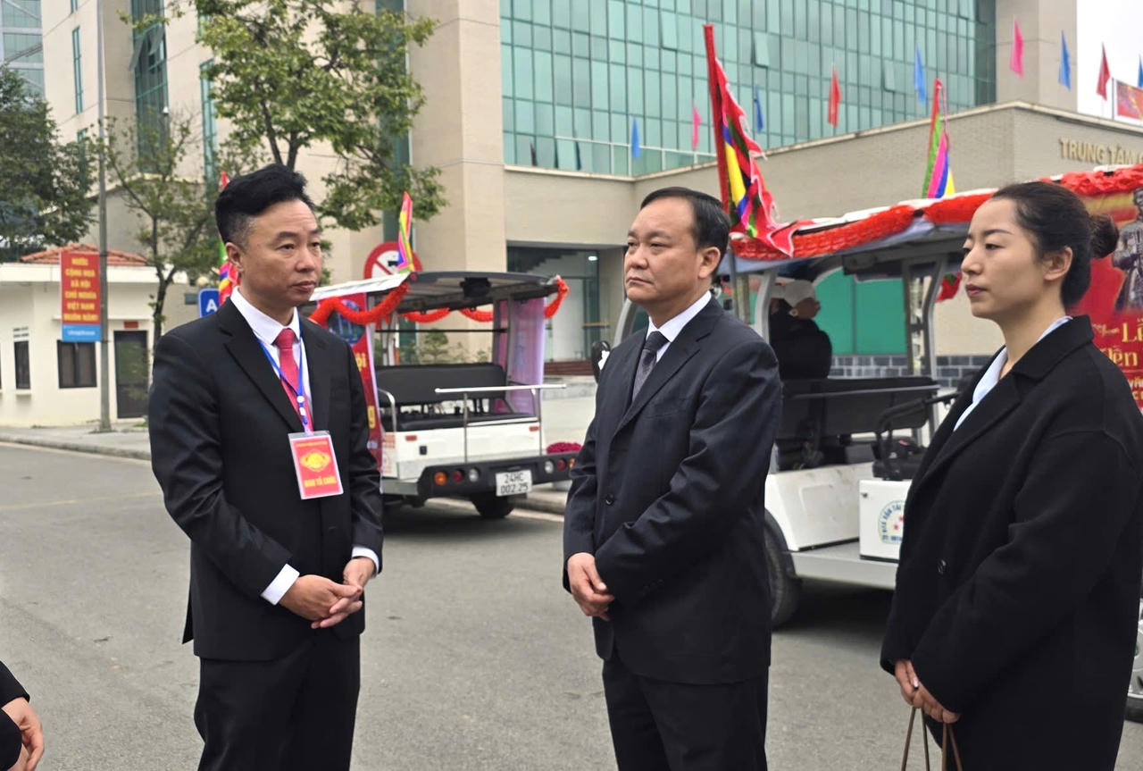 Đoàn công tác huyện Hà Khẩu (Trung Quốc) dự Lễ hội đền Thượng năm 2025