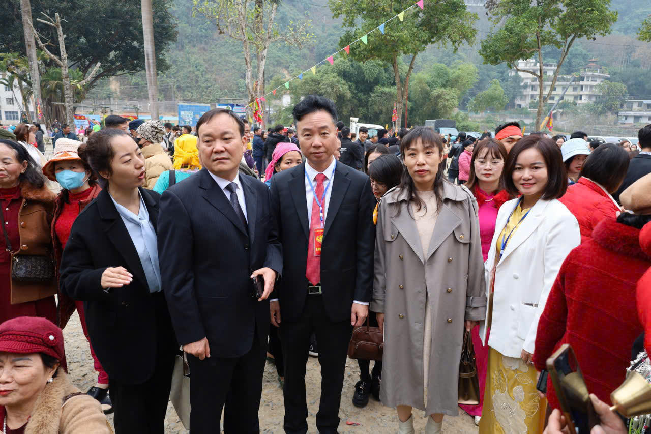 Đoàn công tác huyện Hà Khẩu (Trung Quốc) dự Lễ hội đền Thượng năm 2025