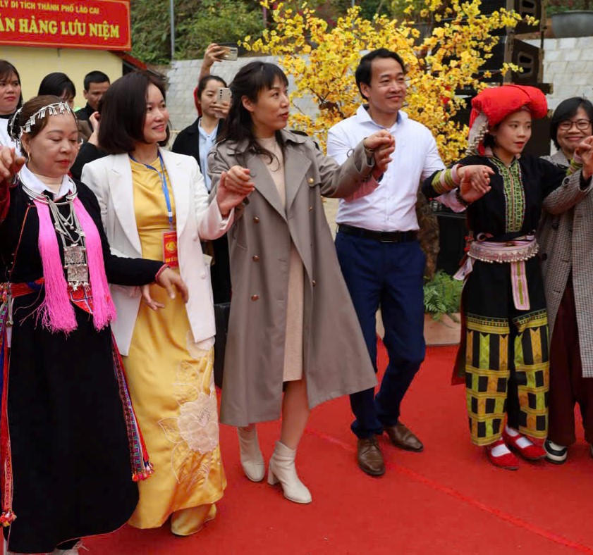 Đoàn công tác huyện Hà Khẩu (Trung Quốc) dự Lễ hội đền Thượng năm 2025