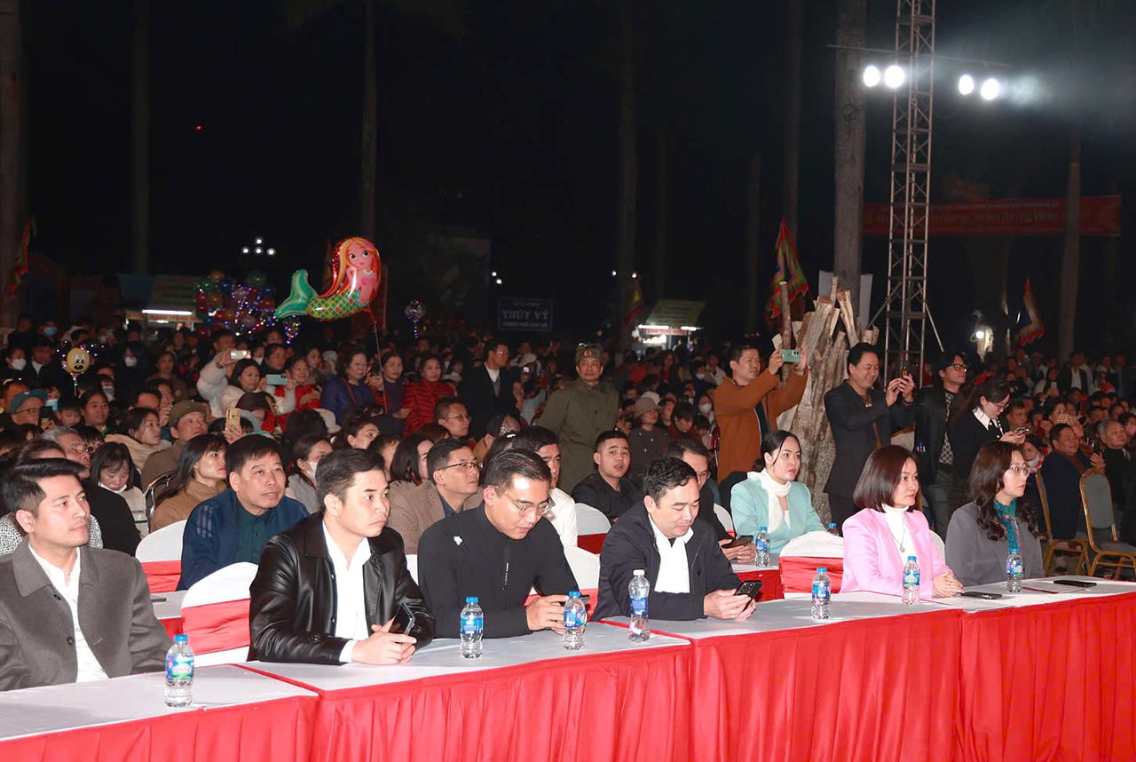 Màn xòe ấn tượng khép lại Lễ hội đền Thượng năm 2025